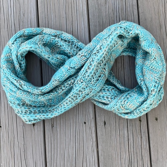 ✨NWT✨ infinity scar in blue and beige - Picture 1 of 3